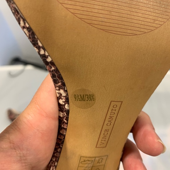 Vince Camuto Snake print leather strapped sandals - Picture 8 of 8